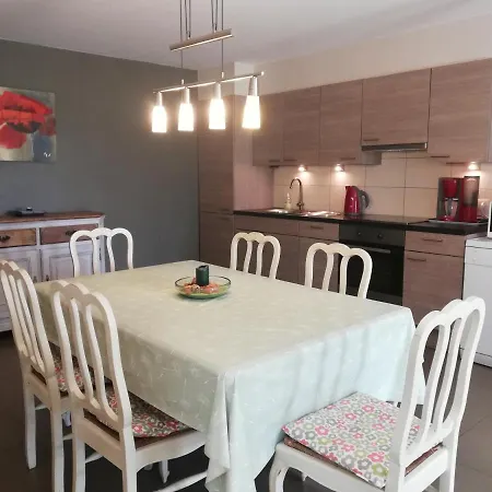 Maneschijn**** Holiday home *
