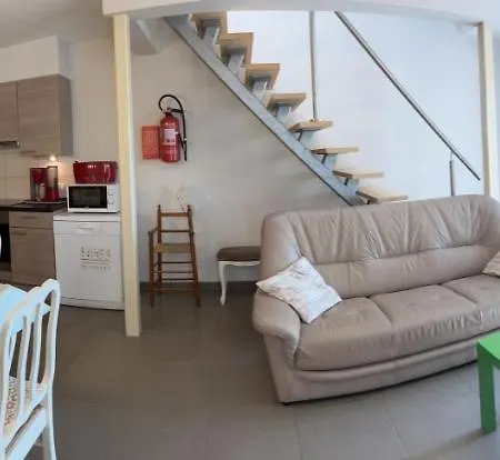 Maneschijn**** Holiday home *